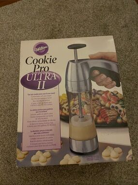 Wilton Cookie Pro Ultra II Cookie Press - Silver and Black